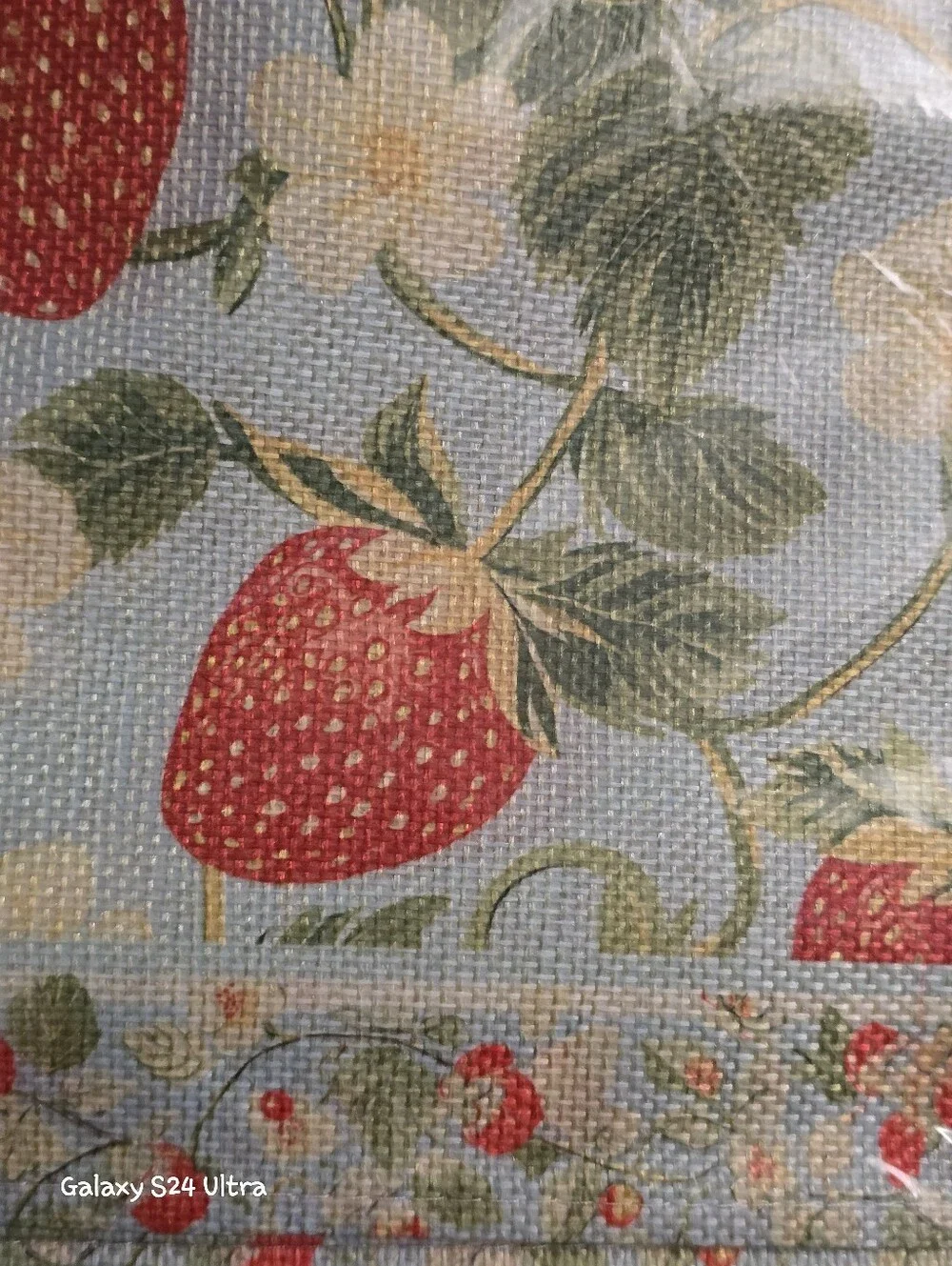 Strawberry 🍓 Decor 7pc Set: 1 Table Runner & 6 Placemats NEW